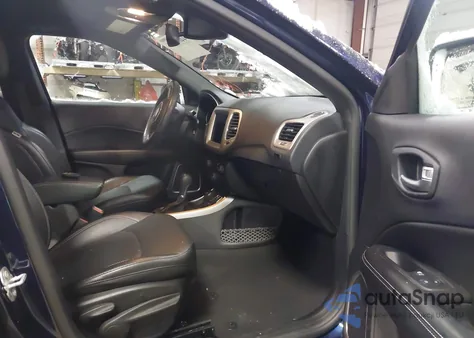 2021 Jeep Compass 80Th Anniversary 4X4 z USA, uszkodzony, nr VIN 3C4NJDEB0MT570576